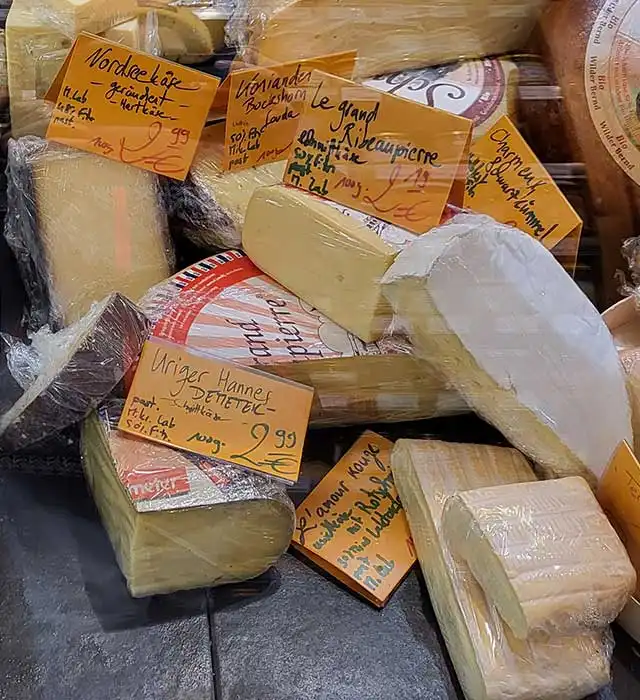Chez Martin Ihre Käse- & Weintheke in Babelsberg. - Käsetheke mit großer Auswahl verschiedenster Sorten