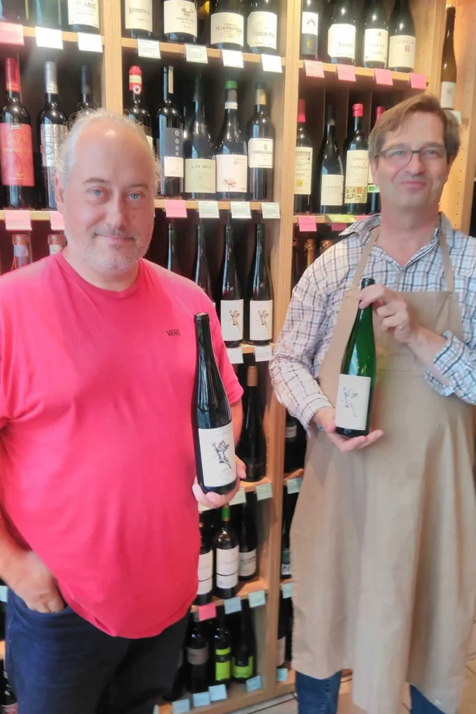 Chez Martin Ihre Käse- & Weintheke in Potsdam-Babelsberg. Genuss mit Charakter. Taem vorm Weinregal